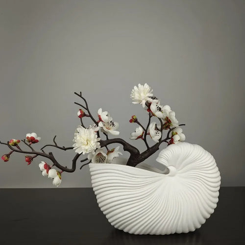 vase en céramique coquillage pour décoration florale artisanale - vue 3 sur 6