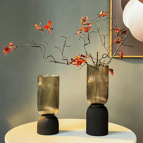 vase en verre rayé pour arrangement floral élégant - vue 3 sur 9