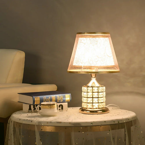 European Rubik's Cube Crystal Lamp Bedroom Bedside Household Simple, Modern, Warm, Romantic Inn Bedside Table Lamp - vue 2 sur 10