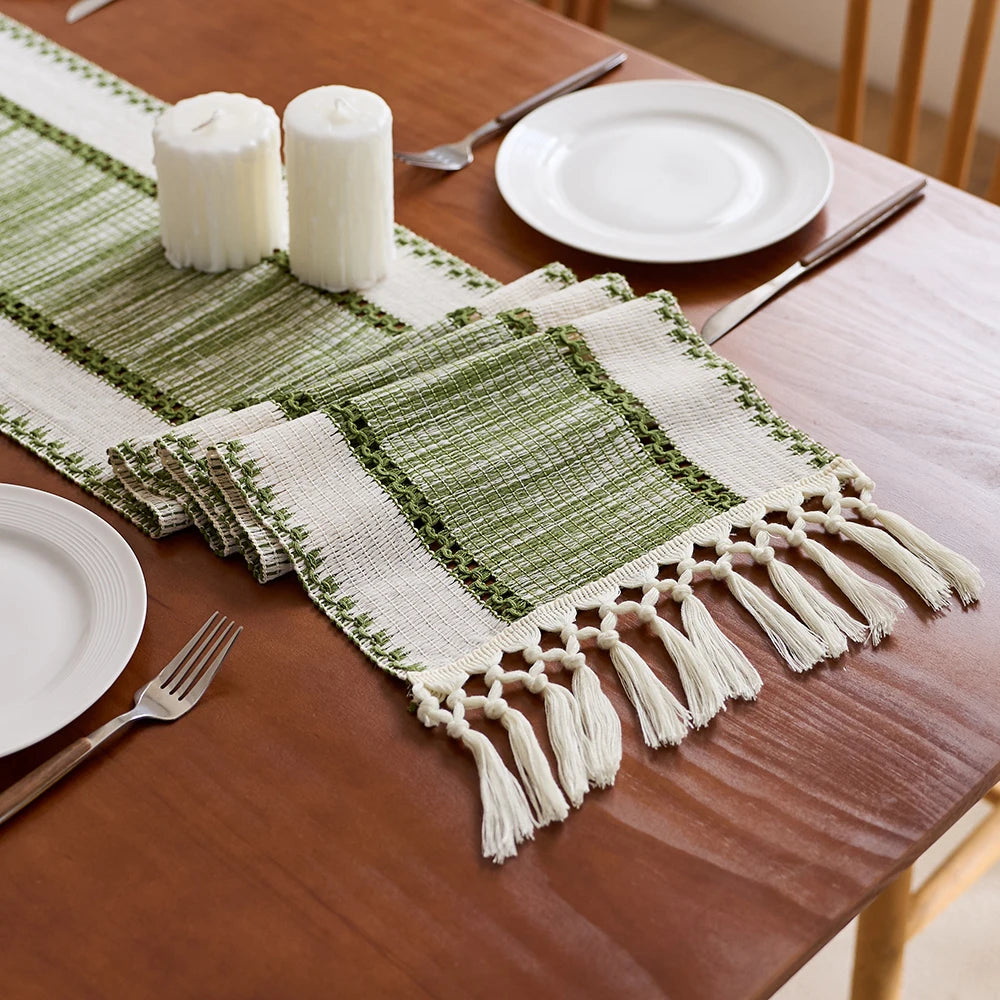 Chemin de table rayé bohème beige pompons tissés - vue 5 sur 6