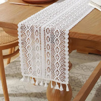 Chemin de table dentelle crochet bohème écru pompons