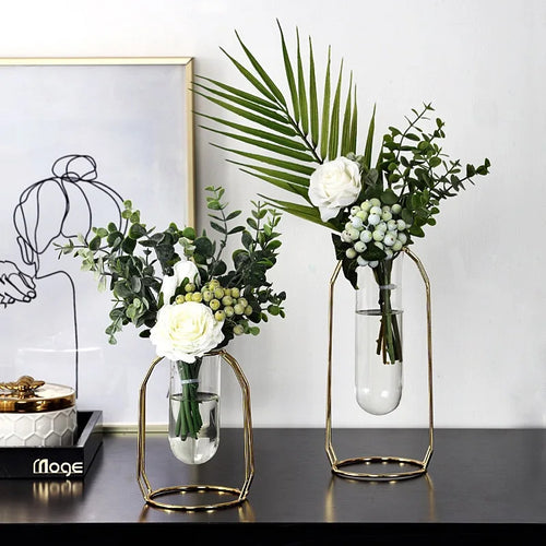 vase géométrique en métal forgé pour décoration moderne - vue 2 sur 8