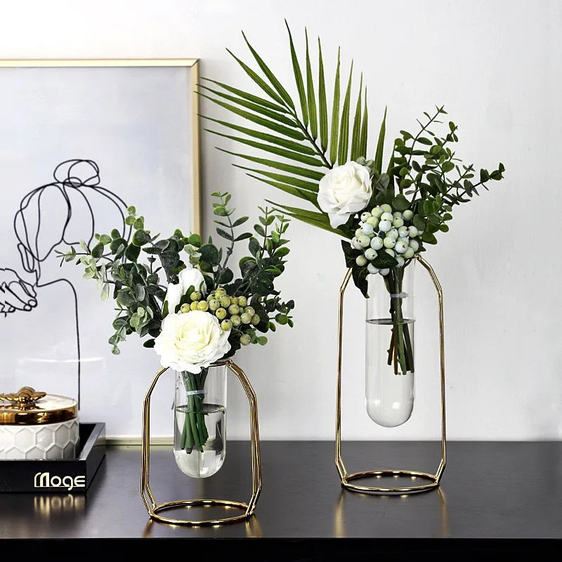 vase géométrique en métal forgé pour décoration moderne - vue 1 sur 8