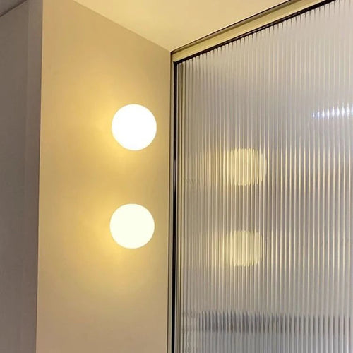 lampe boule de verre moderne avec base dissimulée pour divers usages - vue 2 sur 8