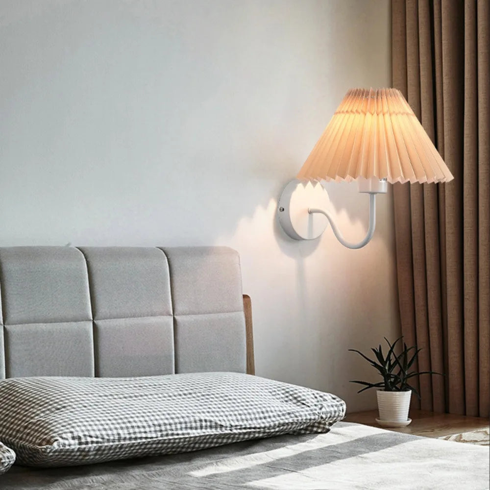 Applique murale rétro en tissu plissé