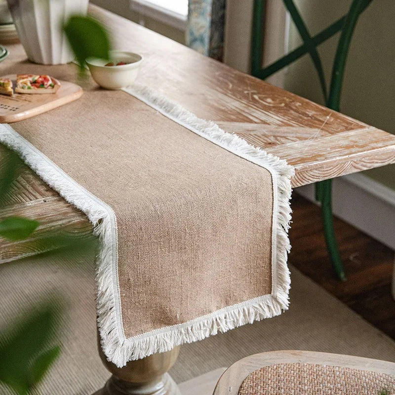 Chemin de table style champetre beige pompons decoratif