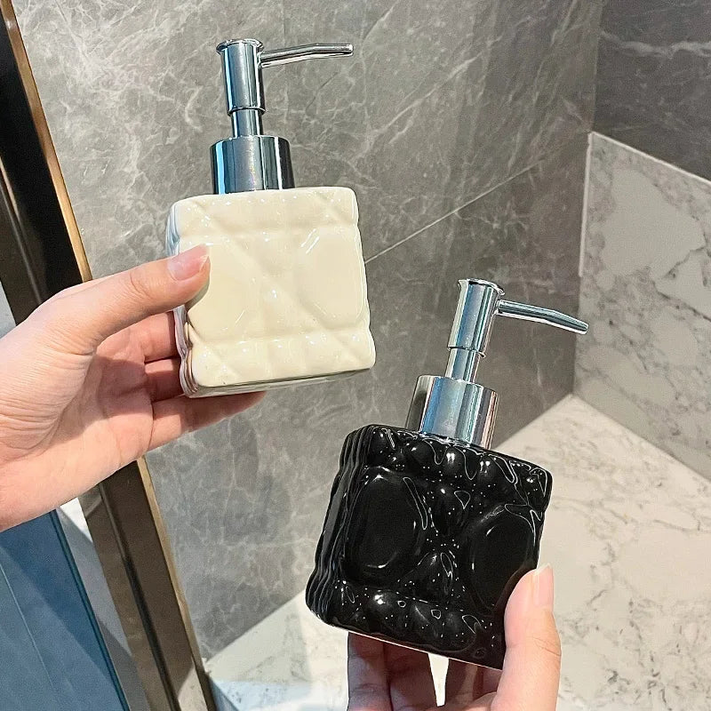 bouteille en céramique pour gel et désinfectant à main - vue 3 sur 8