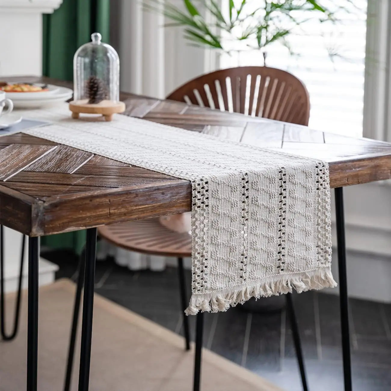 Chemin de table bohème pompons coton lin beige