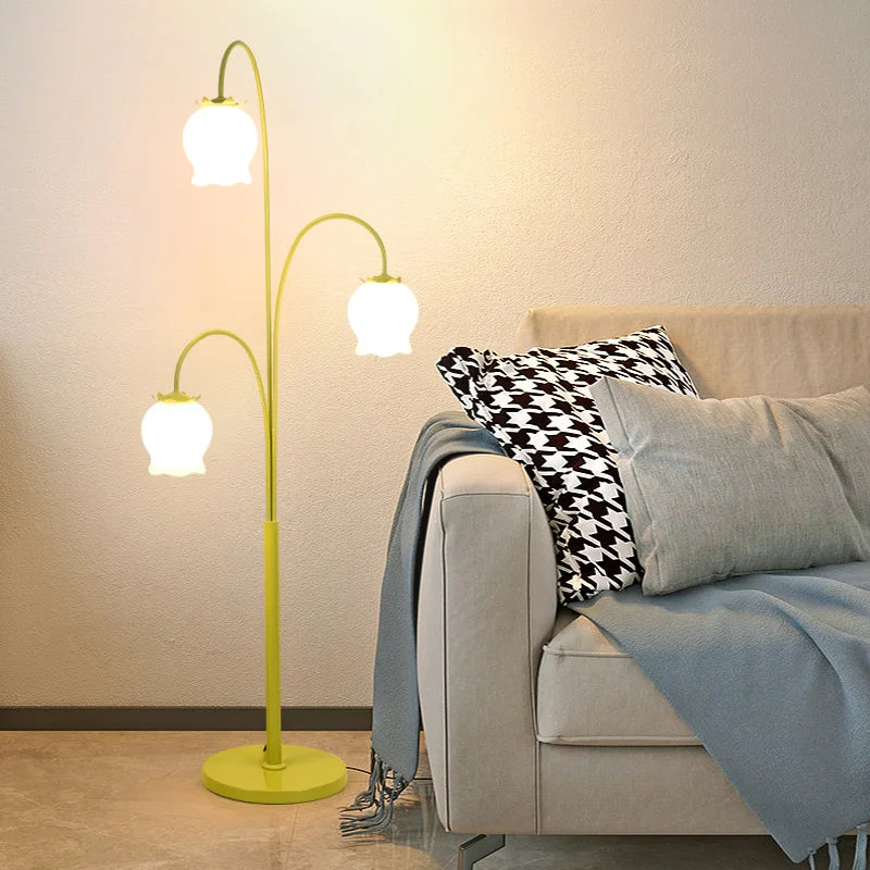 lampe de chevet style américain avec motifs floraux pour cadeau anniversaire - vue 3 sur 8