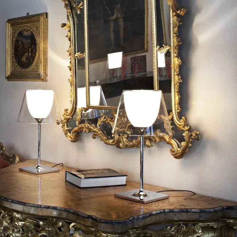 lampe à poser moderne en acrylique au design italien élégant - vue 3 sur 9