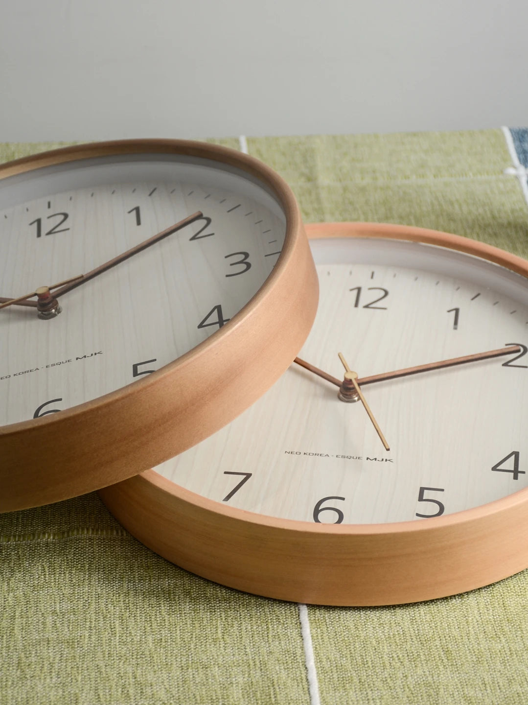 horloge murale en bois moderne décoration créative pour maison - vue 5 sur 7