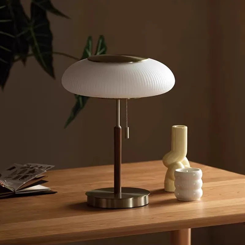 Nordic Vintage Table Lamp White Glass Desk Light for Bedroom - vue 4 sur 7