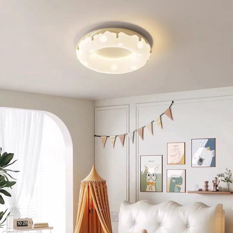 lustre créatif en forme de beignet pour chambre d'enfant - vue 5 sur 12