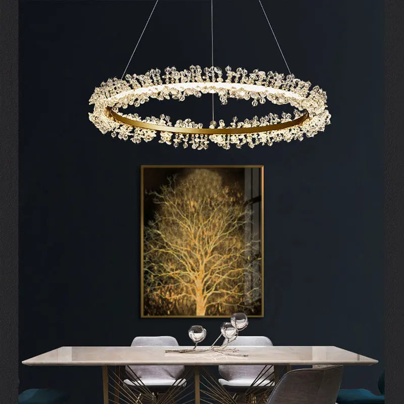 lustre en cristal de luxe avec anneau doré lumineux et élégant - vue 5 sur 18