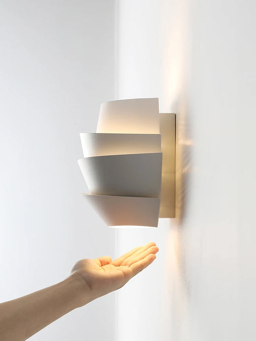 Applique murale LED en forme de pomme de pin en métal blanc - vue 3 sur 7