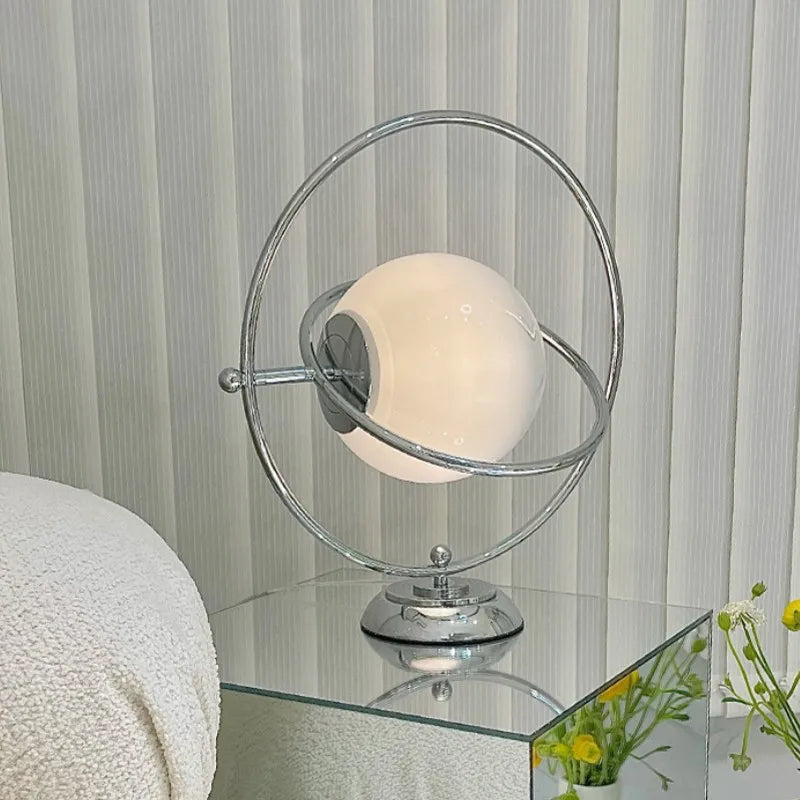 lampe à poser scandinave en chrome avec boule en verre - vue 5 sur 7