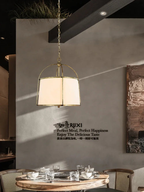 suspension dorée et noire pour restaurant japonais moderne - vue 2 sur 9