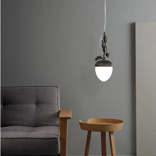 2024 French Modern Simple Cartoon Pinecone Squirrel Pendant Lights Personality Clothes Shop Bar Desk Bedroom Bedside Chandelier - vue 4 sur 10