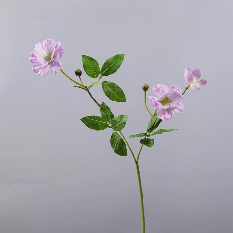 petites fleurs en soie réalistes pour décorations et événements