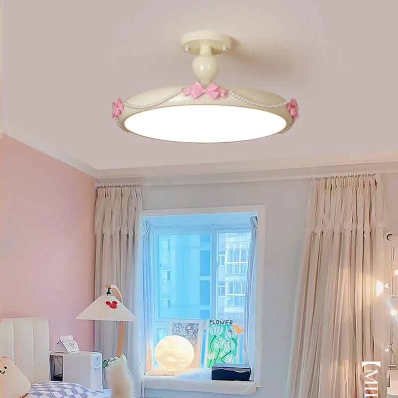 plafonnier romantique pour chambre de princesse en perles - vue 3 sur 12