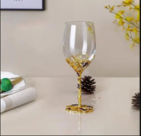 Ensemble verres vin cristal émaillé motifs décoratifs élégant