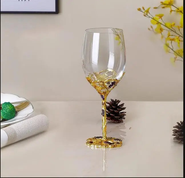 Ensemble verres vin cristal émaillé motifs décoratifs élégant