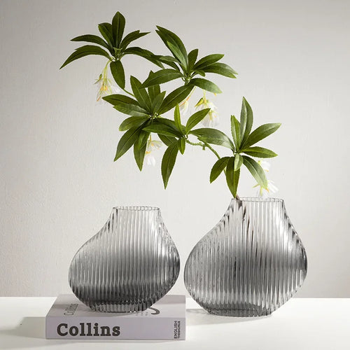 vase en verre soufflé à rayures pour décoration florale créative - vue 3 sur 8