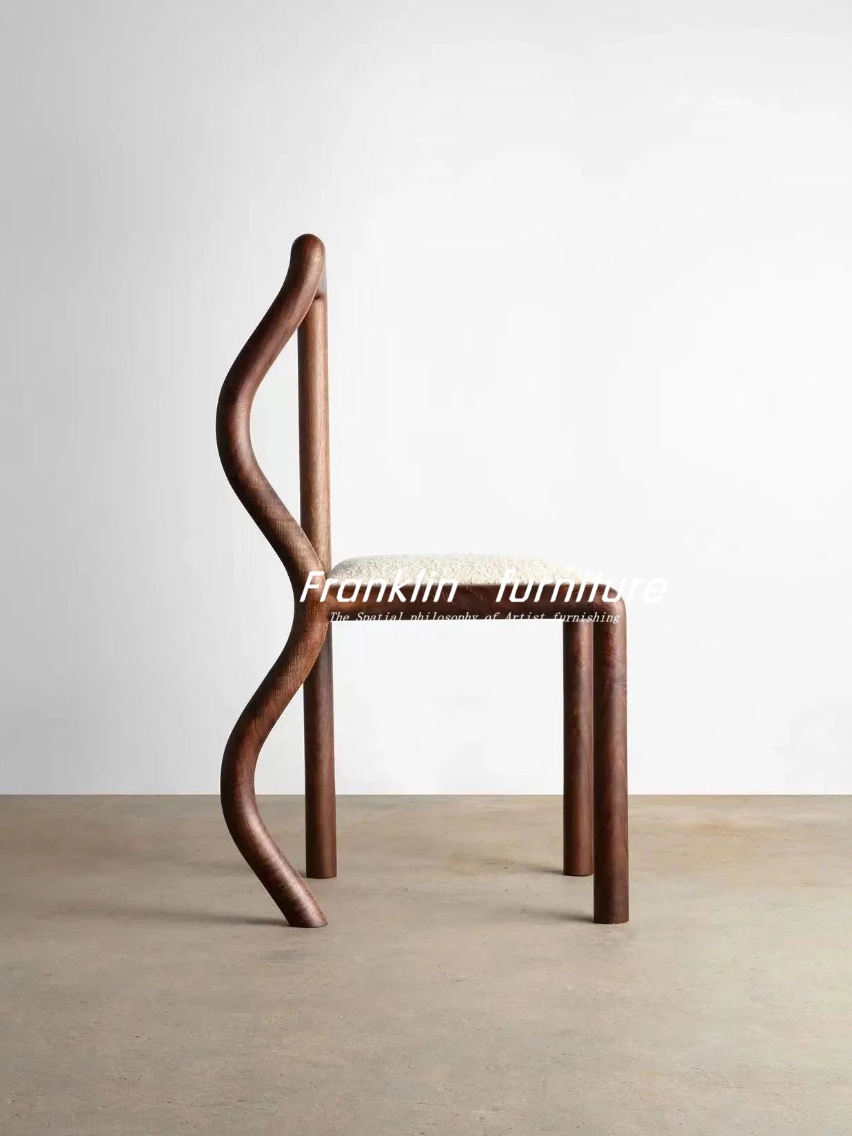 chaise rétro nordique en noyer avec coussin en laine d'agneau - vue 3 sur 7