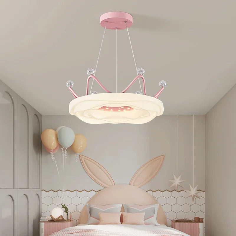lustre romantique couronne pour chambre de petite fille - vue 5 sur 16