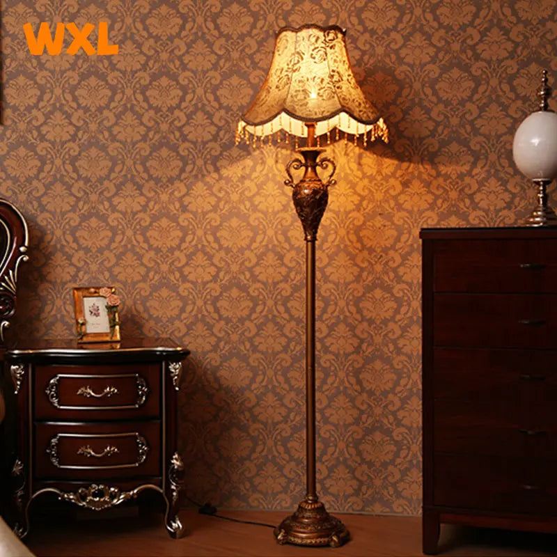 European LED Floor Lamp, Fabric, Rural Retro Living Room Lamp, Creative Vertical Table Lamp, Simple Study, Bedroom, Bedside Lamp - vue 2 sur 7