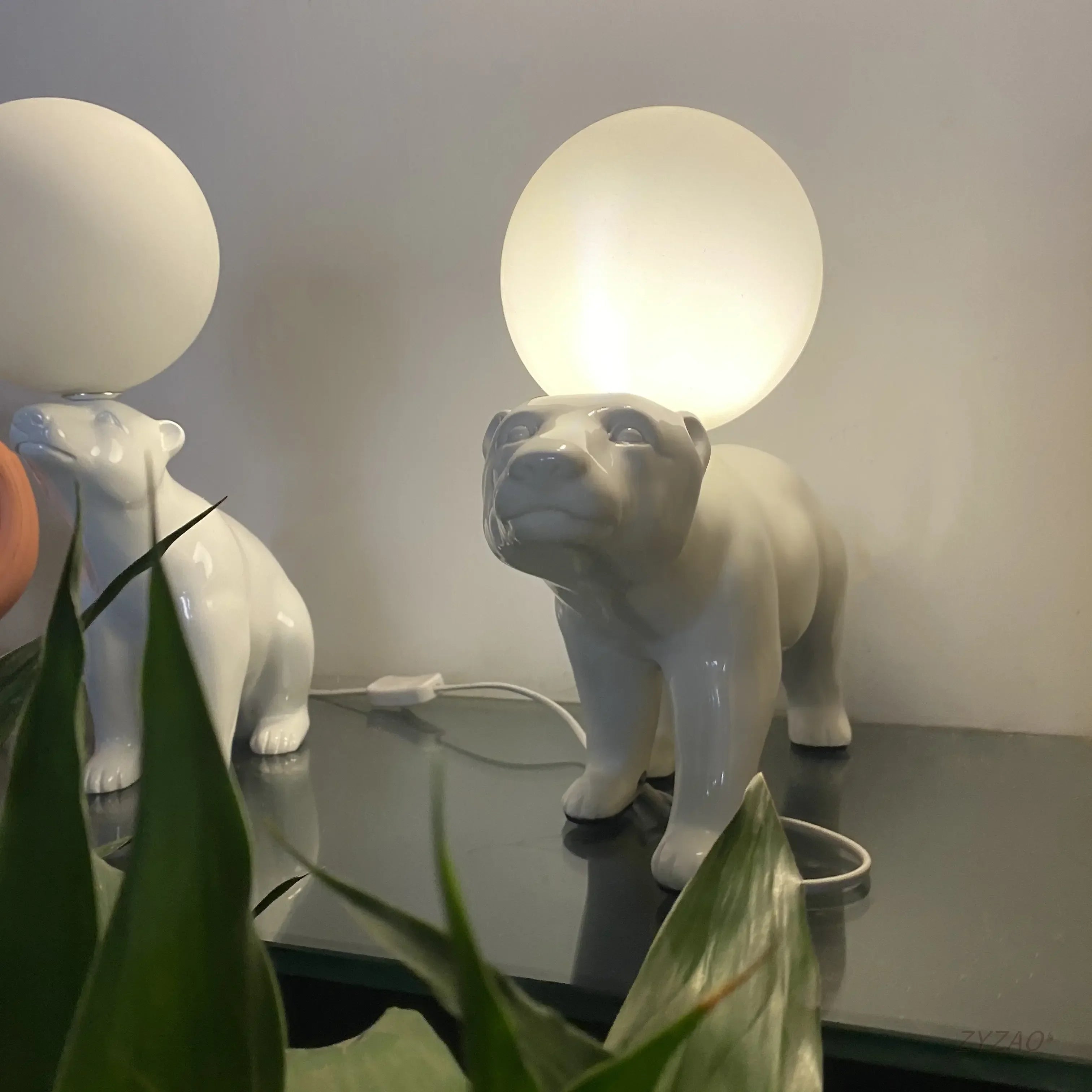 Nordic Design Resin Bear Table Lamp Led Desk Light with Glass Ball for Bedroom - vue 6 sur 8