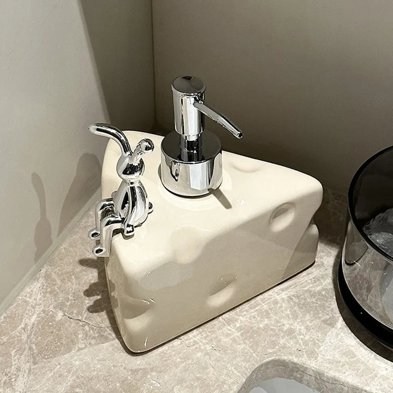 distributeur de savon créatif en céramique pour salle de bain - vue 2 sur 5