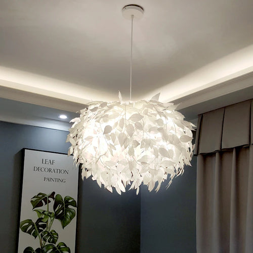 lustre en feuilles plastiques pour une ambiance romantique et décorative - vue 7 sur 8