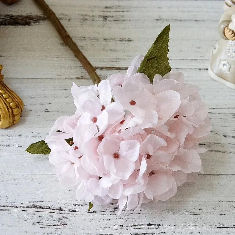 bouquet d'hortensias en soie pour décoration intérieure et mariage - vue 10 sur 14