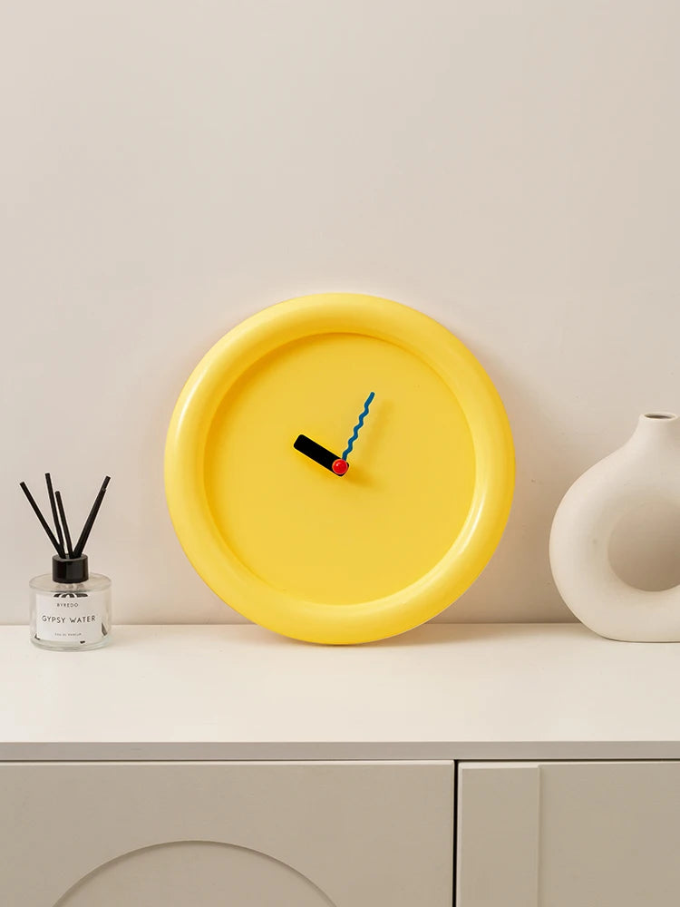 horloge murale style memphis pour décoration intérieure - vue 3 sur 10