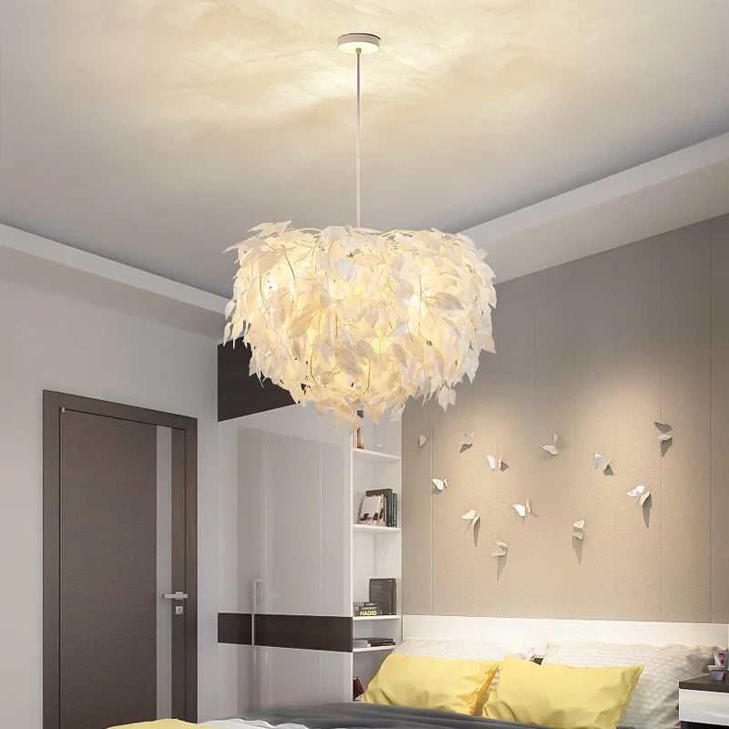 lustre en feuilles plastiques pour une ambiance romantique et décorative - vue 5 sur 8