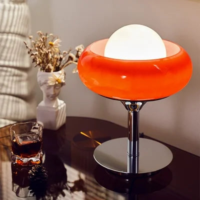 lampe de table vintage style bauhaus en forme de tarte aux œufs - vue 3 sur 7