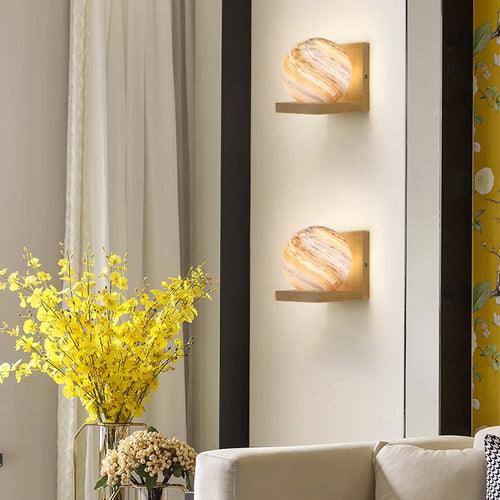 applique murale moderne en bois avec abat-jour planète led - vue 3 sur 8