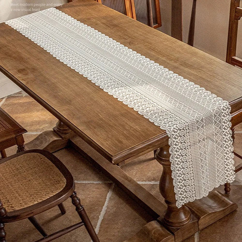 Chemin de table dentelle ajourée style vintage romantique - vue 5 sur 7