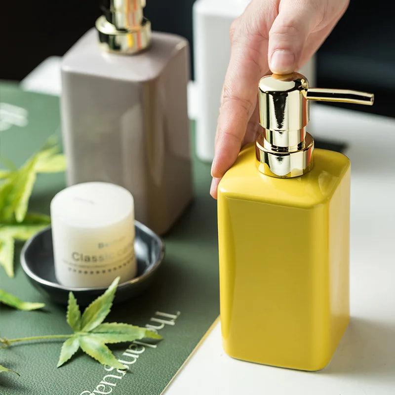 distributeur de savon en céramique pour salle de bain moderne - vue 4 sur 11