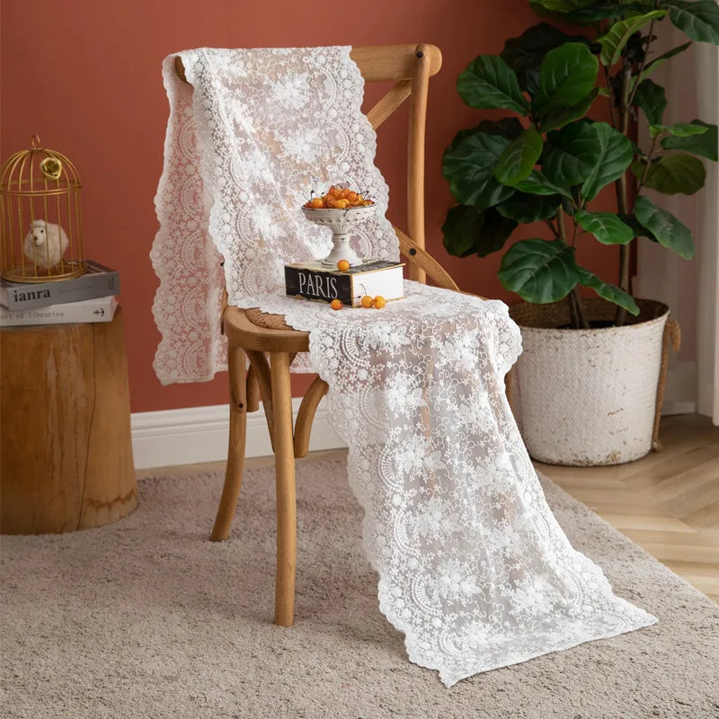 Chemin de table dentelle florale beige style bohème - vue 2 sur 7