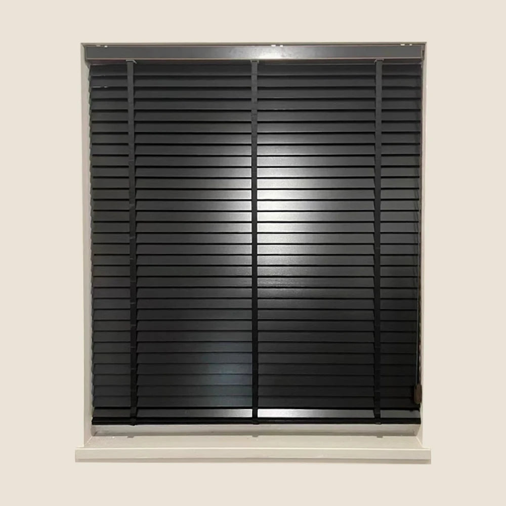 Store vénitien bois véritable anti uv sur mesure - vue 1 sur 9