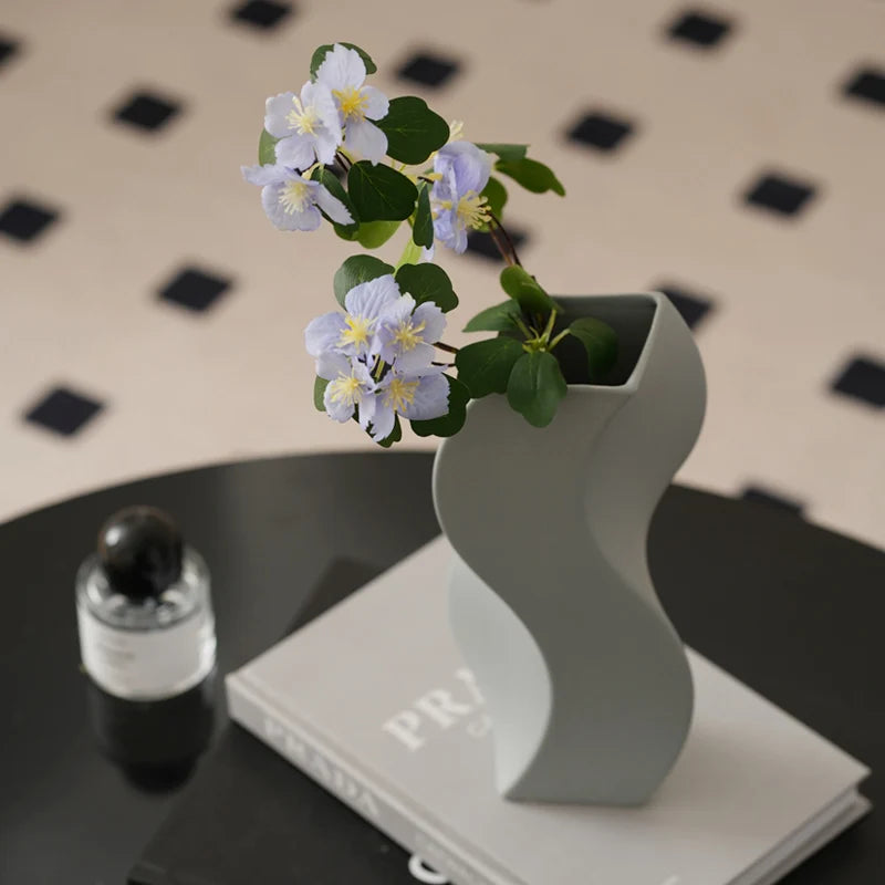 vase en céramique nordique pour décoration et arrangements floraux - vue 3 sur 11