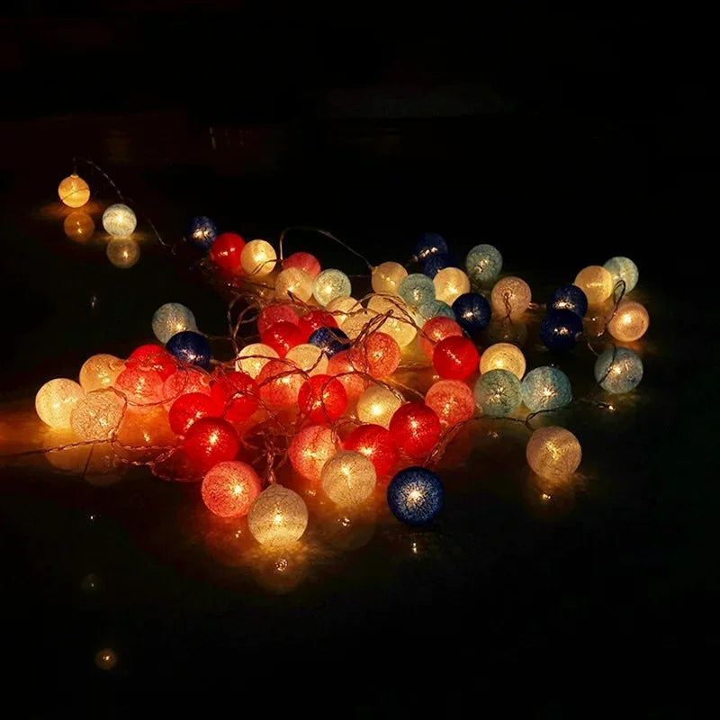 guirlande lumineuse led en boules de coton pour décorations festives - vue 5 sur 16