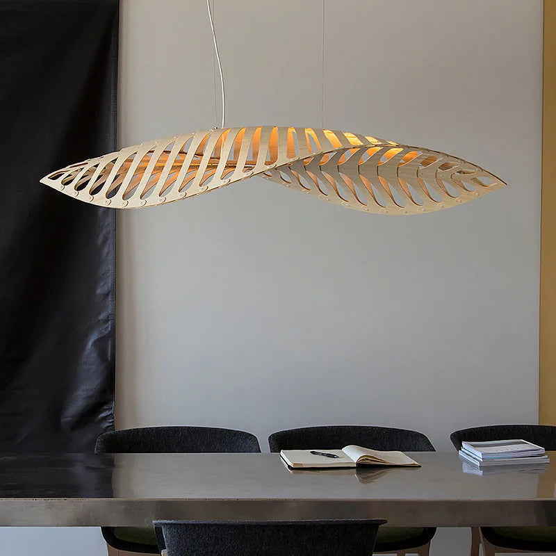 Lustre design en bois à chevrons d'art moderne - vue 2 sur 8
