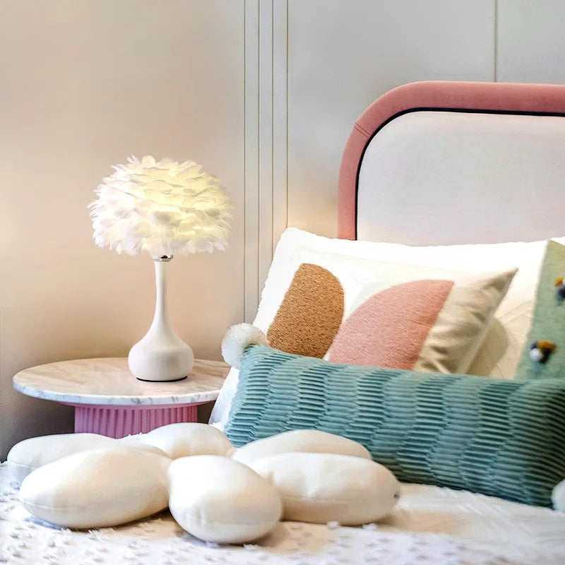 lampes de table modernes en plumes pour décoration douce et romantique - vue 4 sur 10