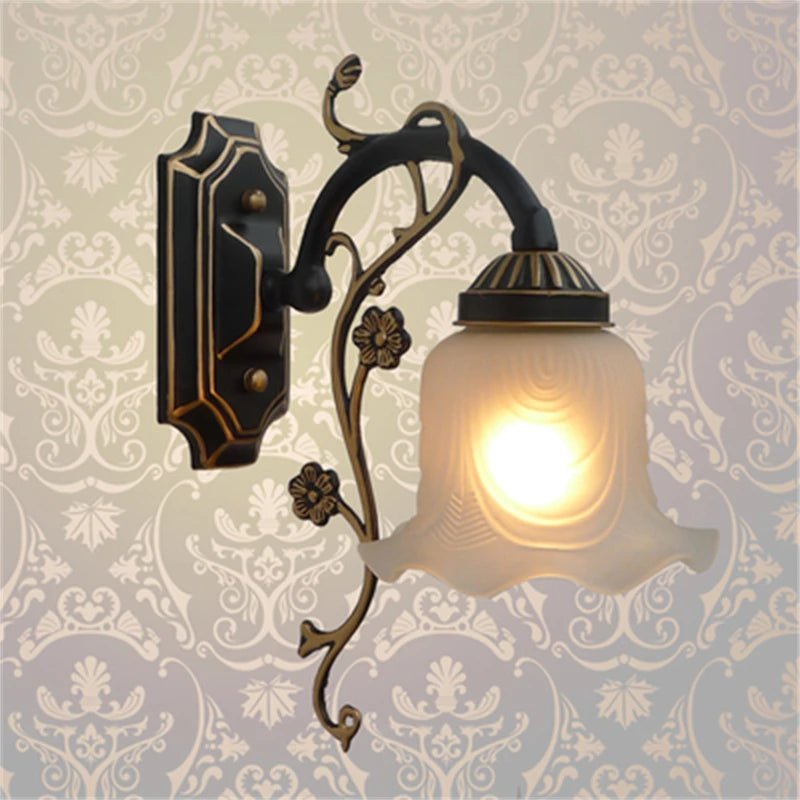 lustre vintage en fer forgé avec abat jour en verre décoratif