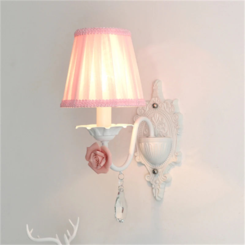 lustre en fer forgé avec décor de roses romantiques fleurs pastorales - vue 3 sur 11