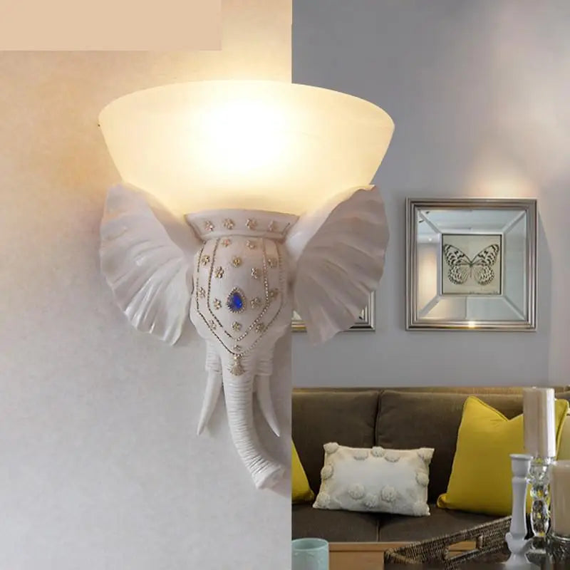 applique murale éléphant en verre et résine décorative - vue 4 sur 10