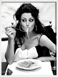 art mural femmes buvant vin et mangeant spaghettis décoratif pour la maison